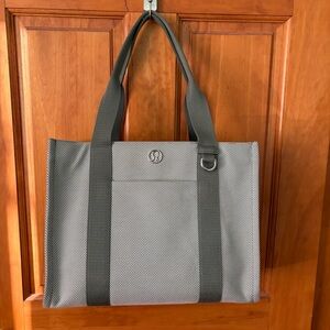 Lululemon tote bag